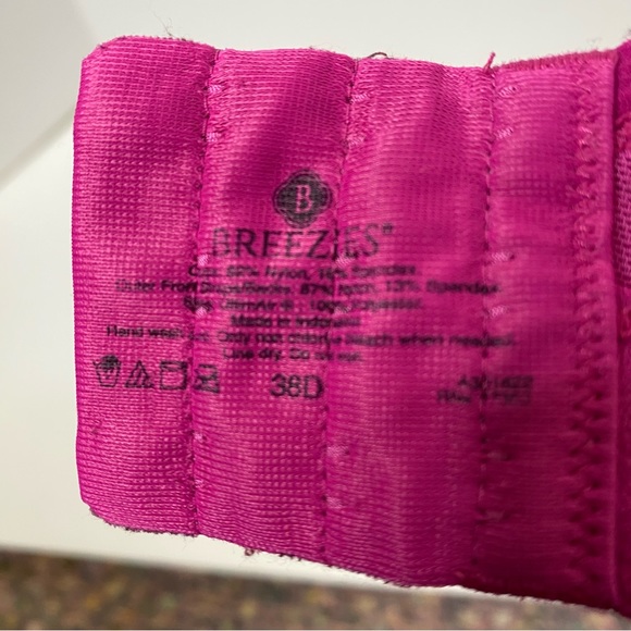 Breezies Bra Size 38D - Picture 3 of 3